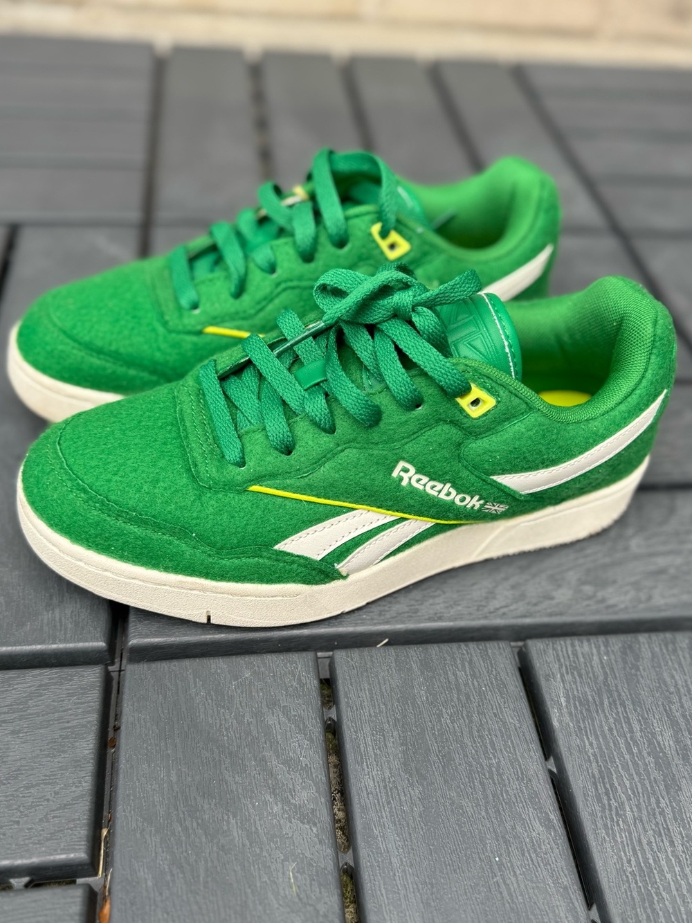 Reebok Classic Green Sneakers size 7